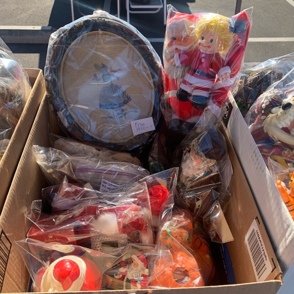 $8 for 3 Nic-Nac bags of used Nic-Nacs:  toys/decor & more excellent 4 resellers - Picture 4 of 16